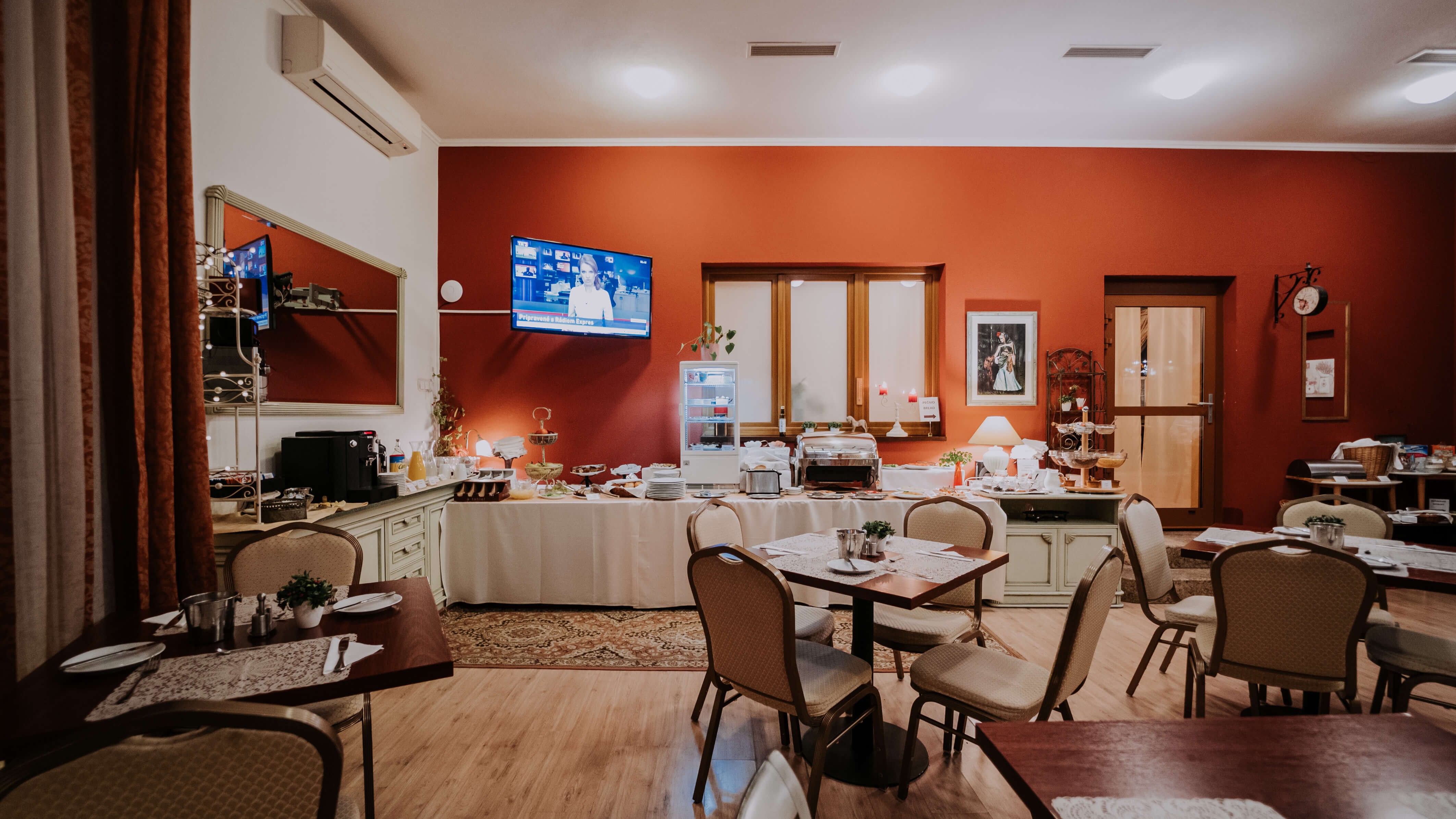 saloon ambiente photo 1