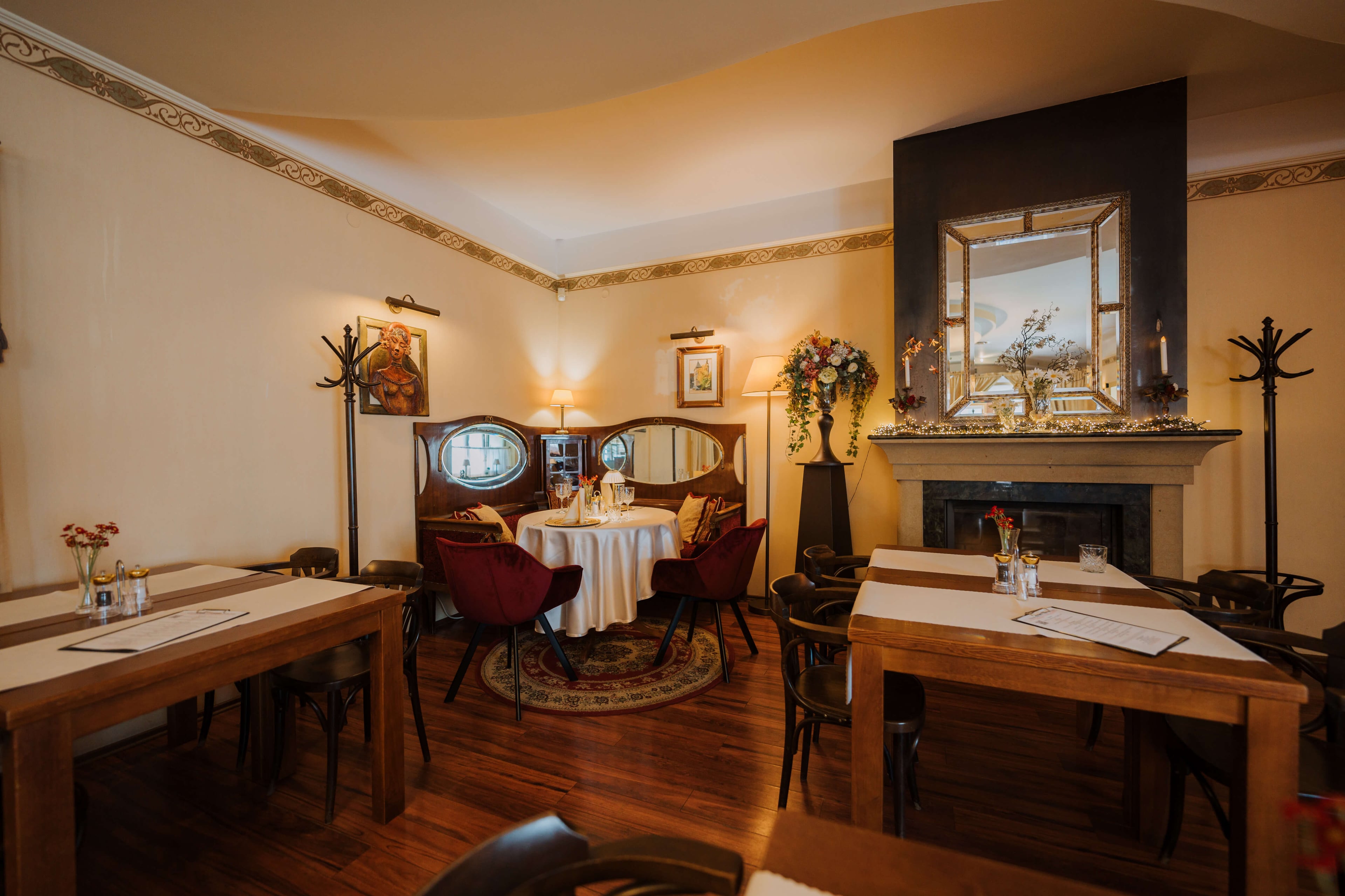 saloon cafe-restaurant photo 1